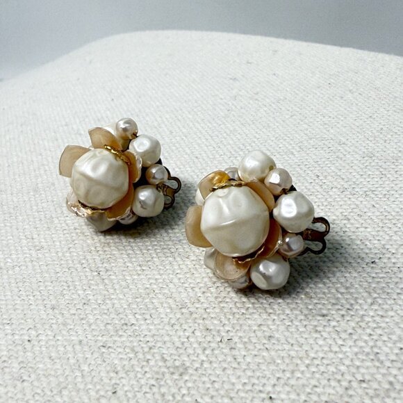 Vintage Bead Cluster Earrings Clip-on Marked Japan Retro‎ White Classic - Picture 4 of 9